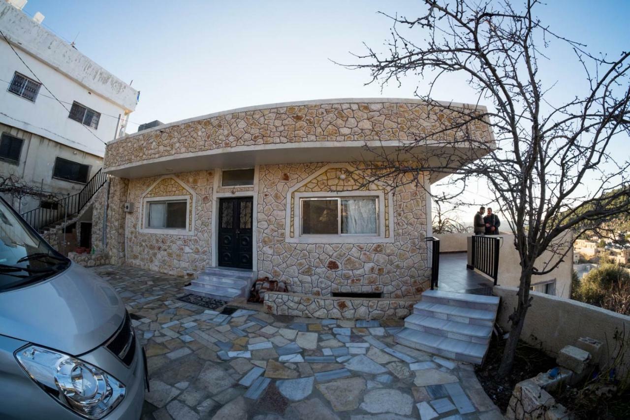 Mhna Guest House Ajloun Exterior photo